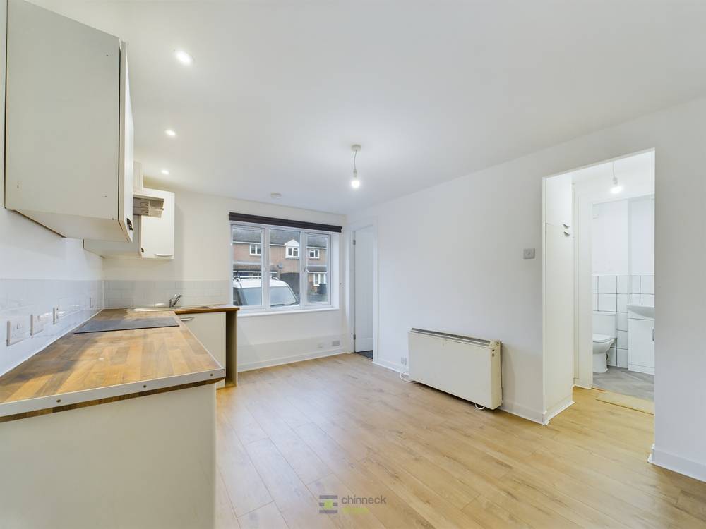 Flat Oakwood Close in Chichester