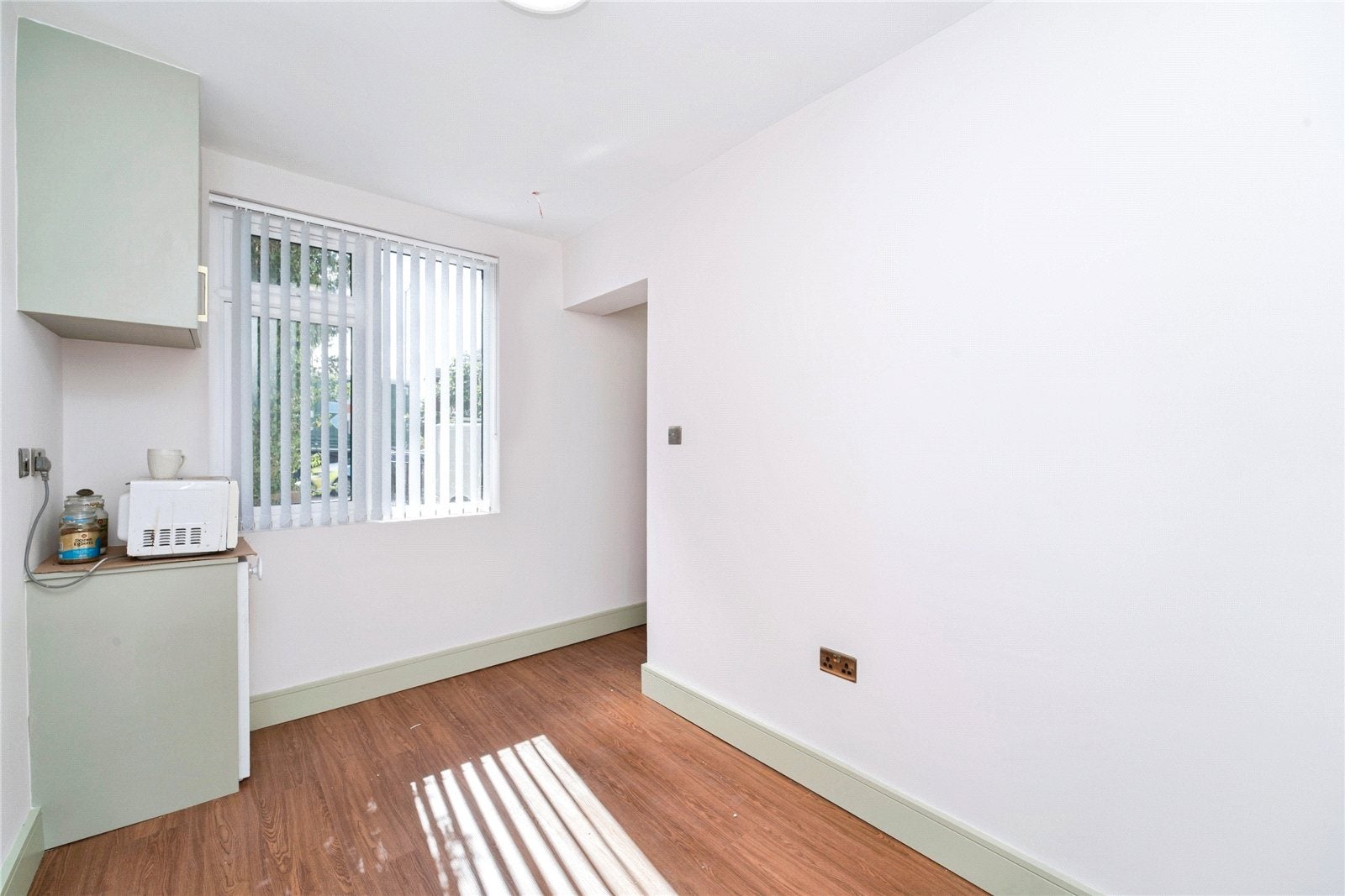 Room Nigel Close in Greater London