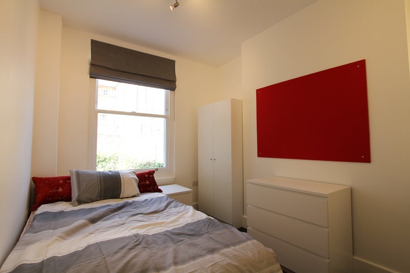 House Queen's Crescent in Greater London