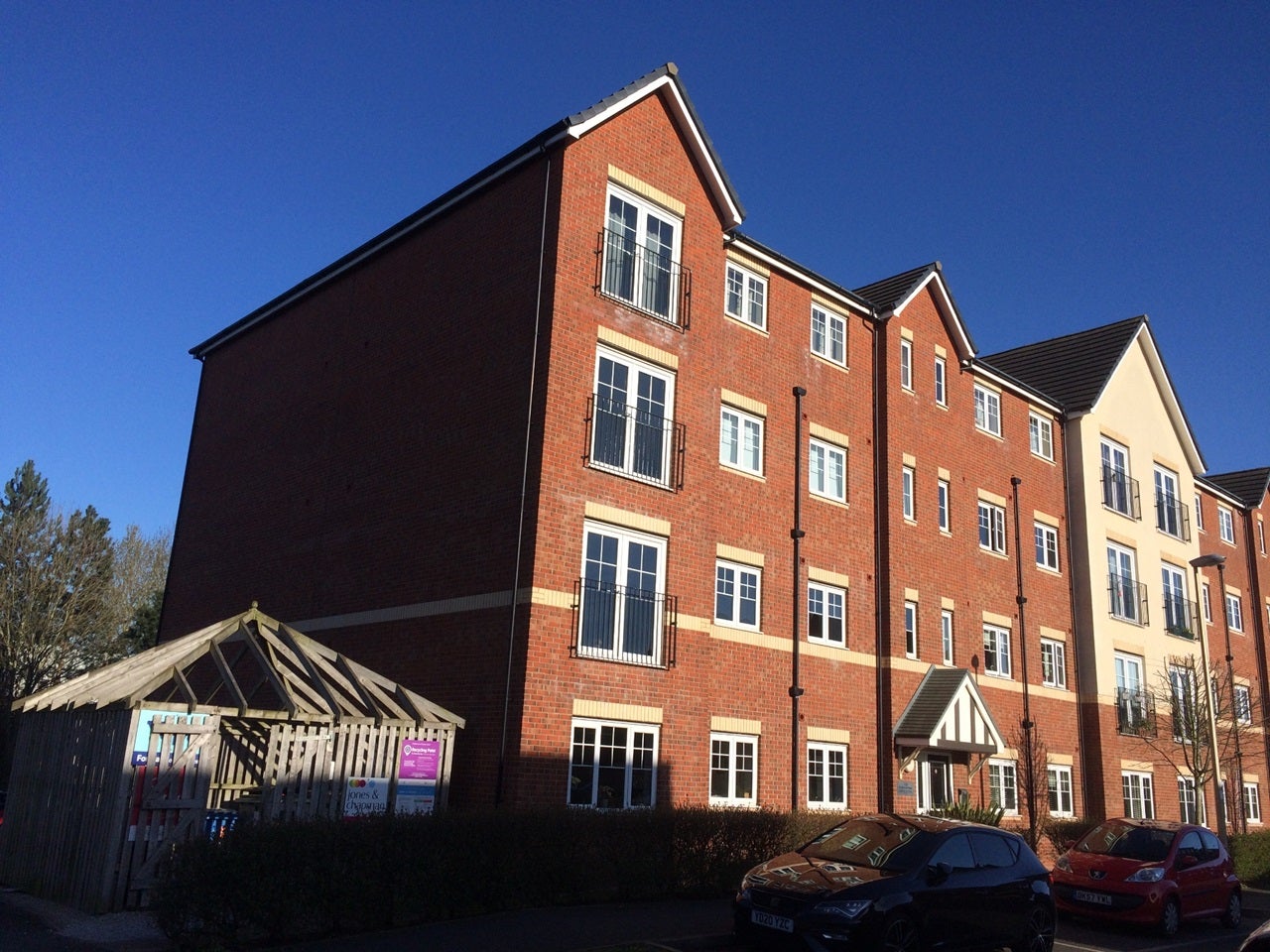 Flat Robinson Road in Ellesmere Port
