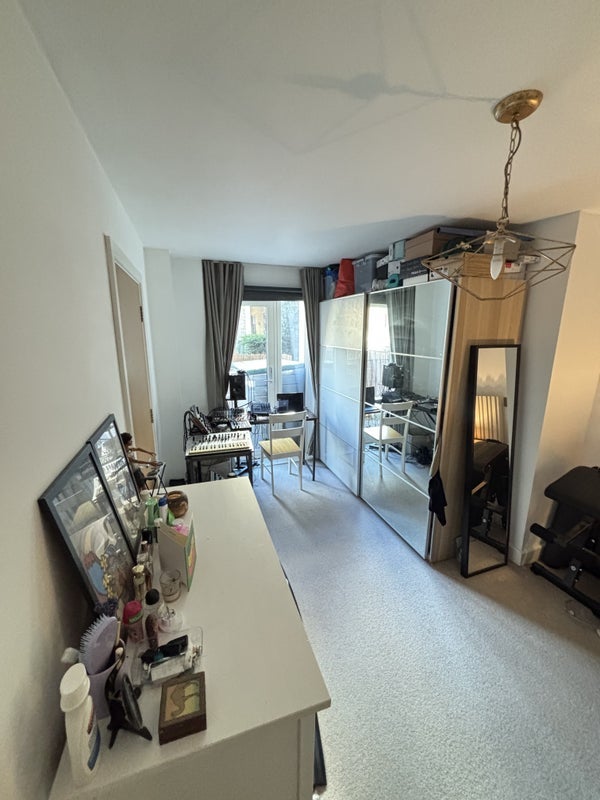 Flat St Clements Avenue in Greater London