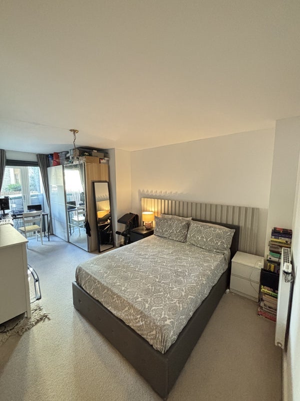 Flat St Clements Avenue in Greater London