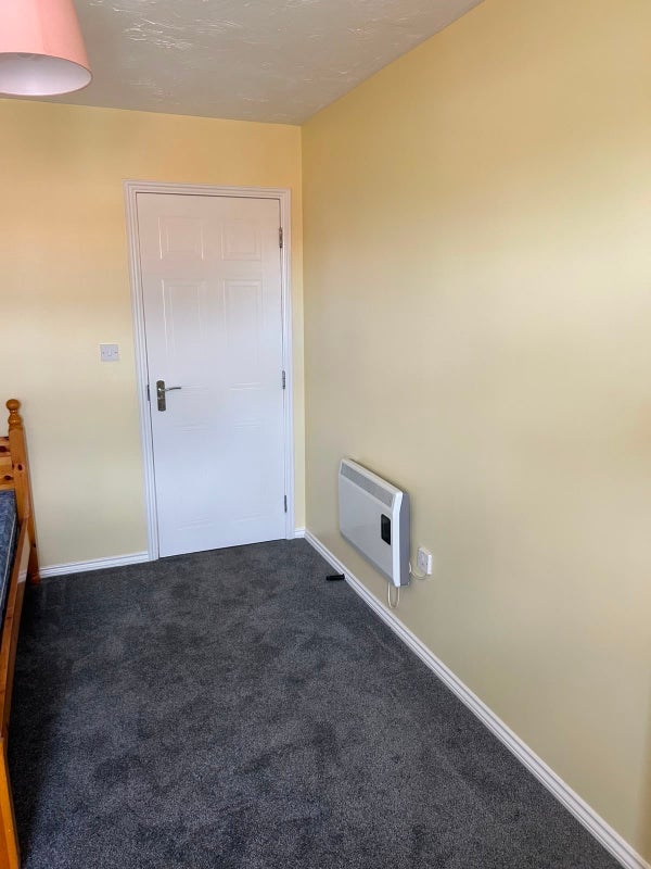 Room Pickfords Gardens in Slough