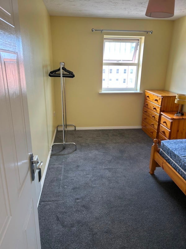 Room Pickfords Gardens in Slough