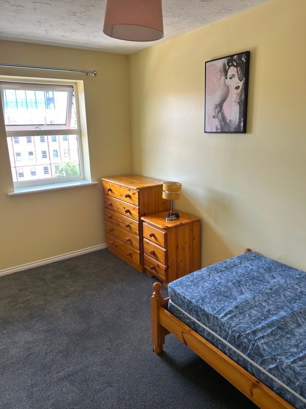 Room Pickfords Gardens in Slough