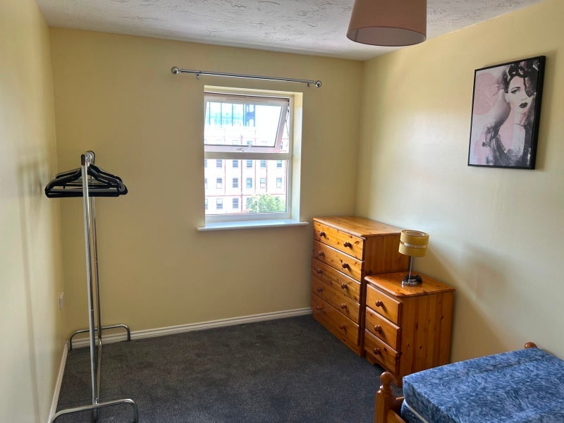 Room Pickfords Gardens in Slough