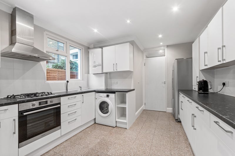 Room Percy Road in Greater London