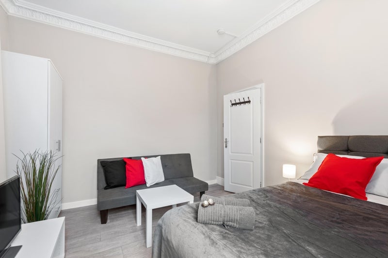 Room Percy Road in Greater London