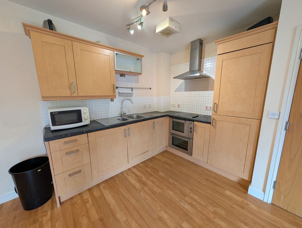 Flat Griffin Close in Birmingham