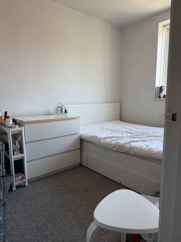 Room Ladbroke Grove in Greater London