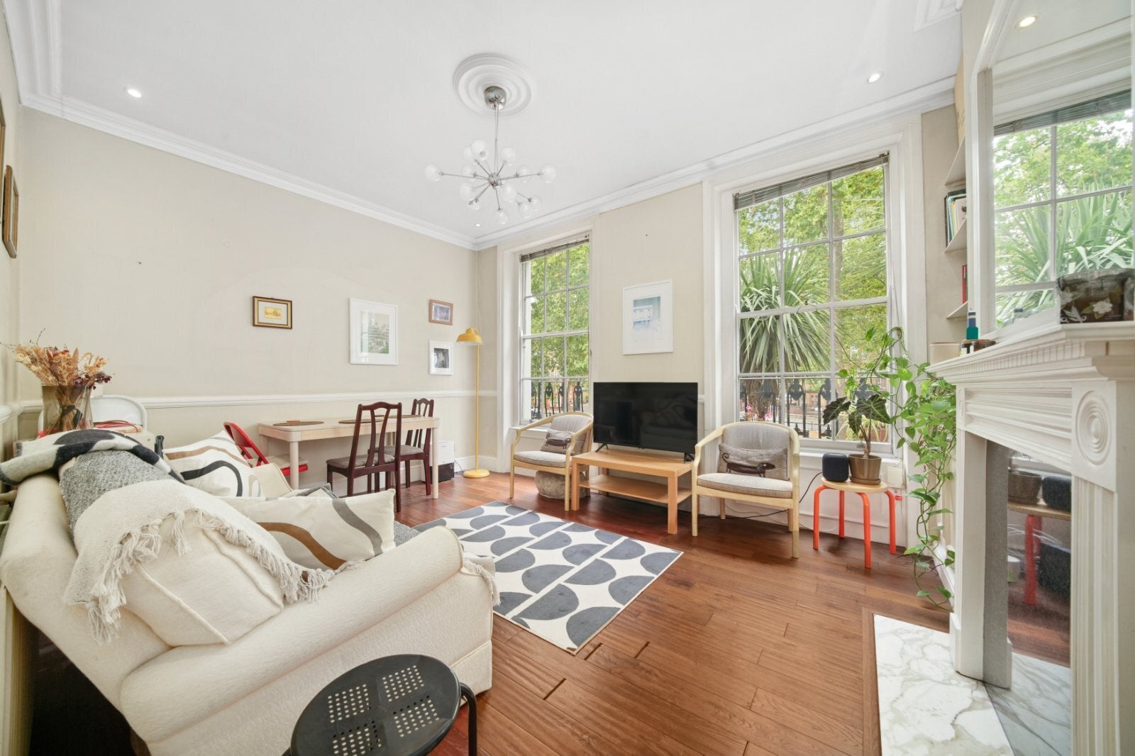 Flat Goldington Crescent in Greater London