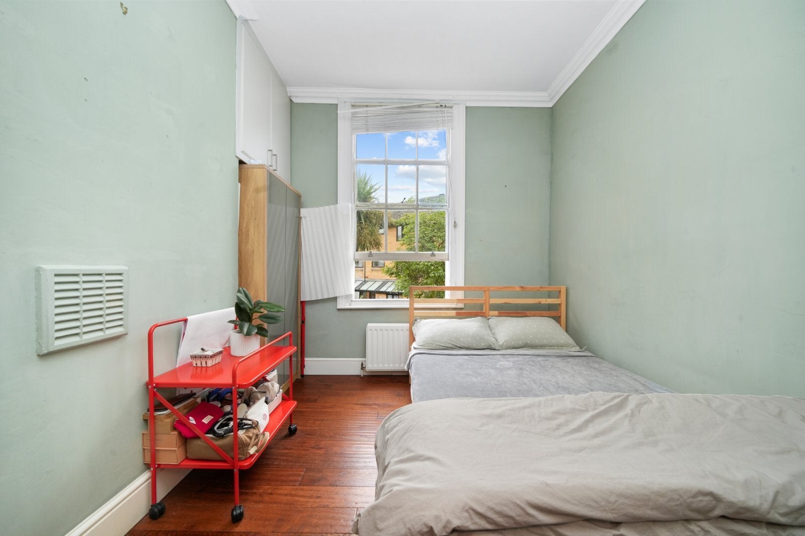 Flat Goldington Crescent in Greater London