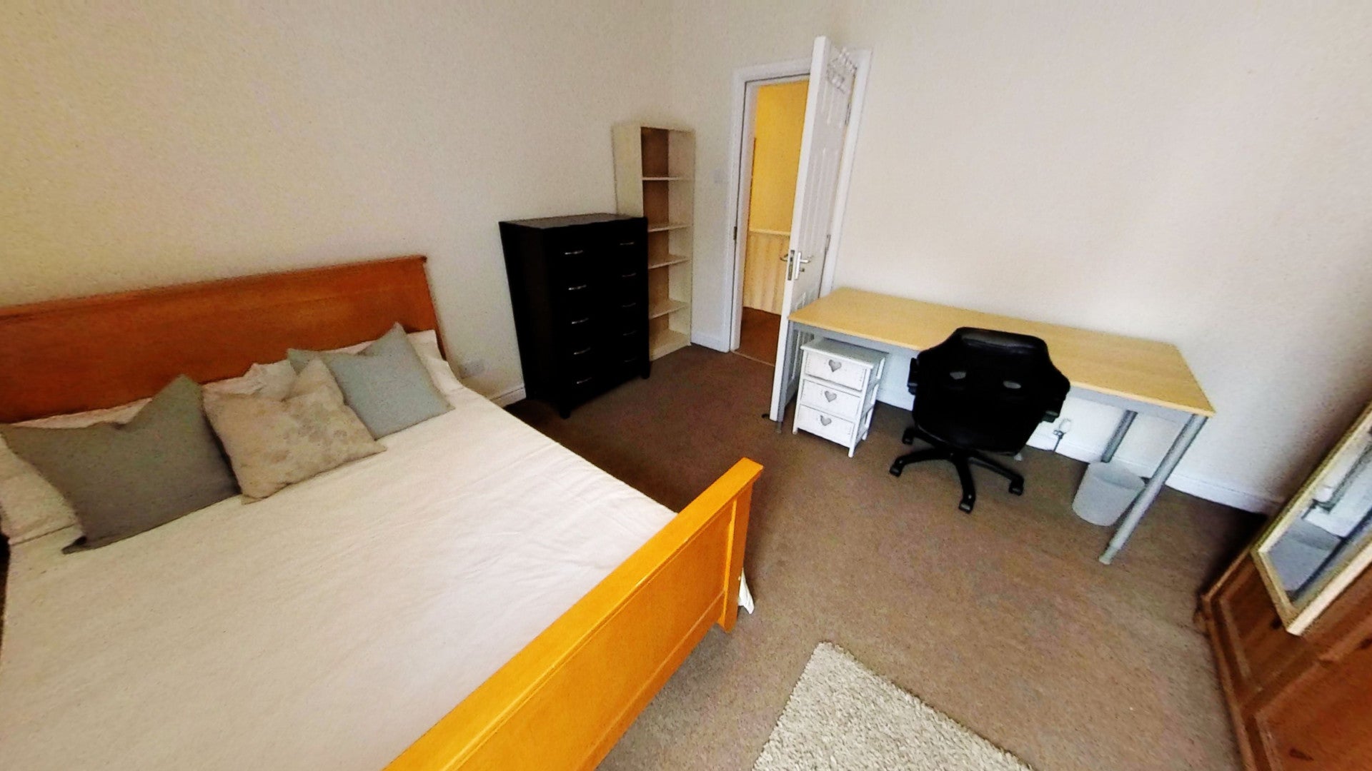 Room Vernon Road in Chester