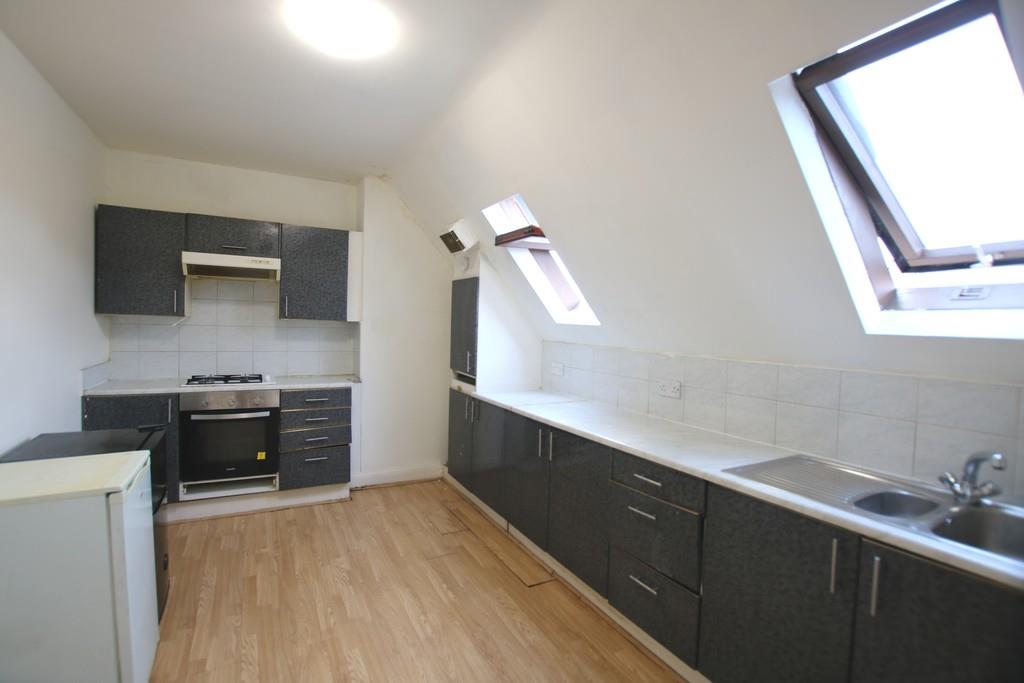Flat Park Avenue in Greater London