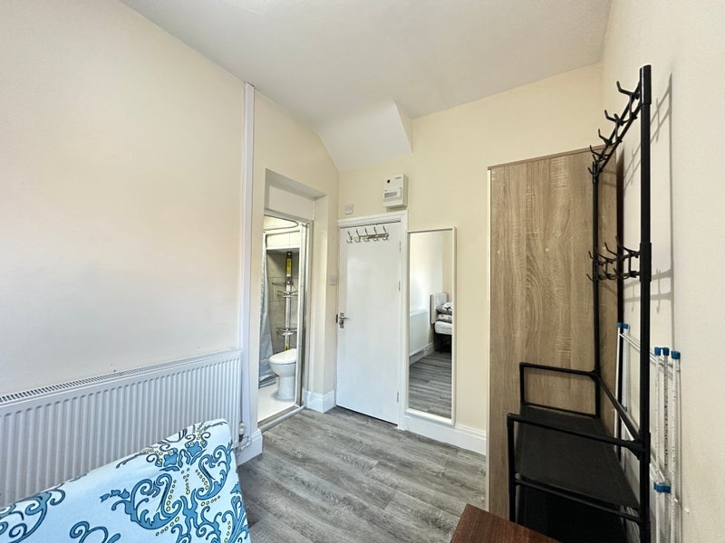 Room Jesmond Road West in Newcastle upon Tyne