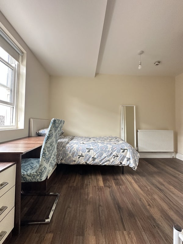 Room Jesmond Road West in Newcastle upon Tyne