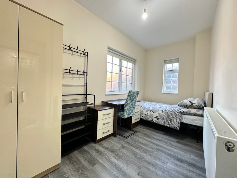 Room Jesmond Road West in Newcastle upon Tyne