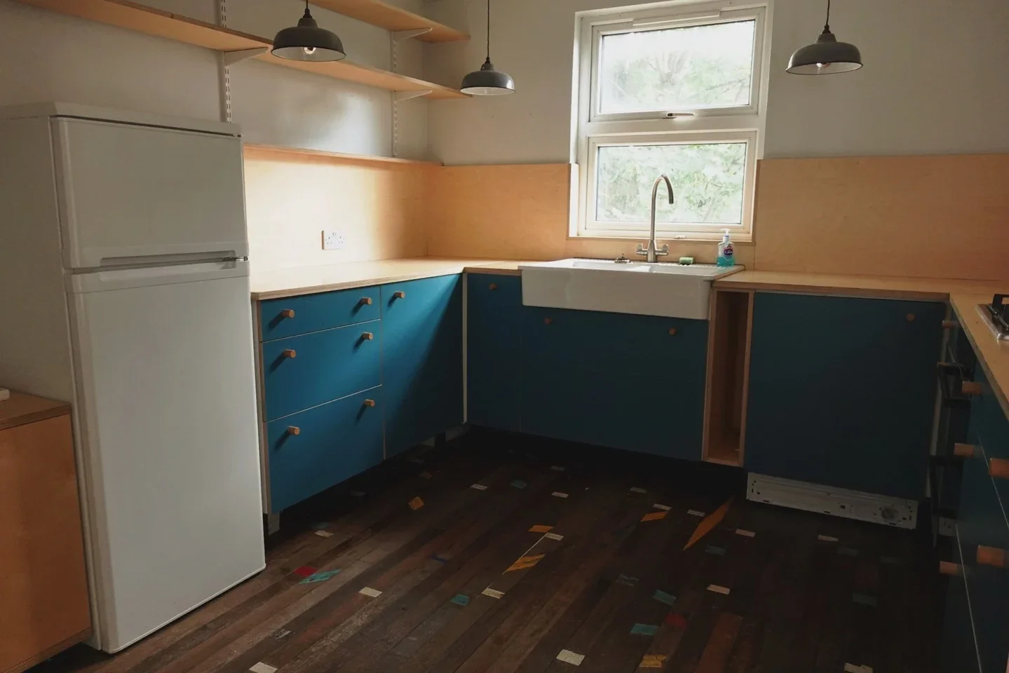 Flat Elderfield Road in Greater London