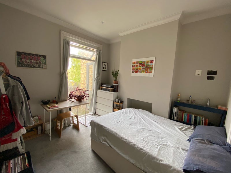Room Lyndhurst Grove in Greater London