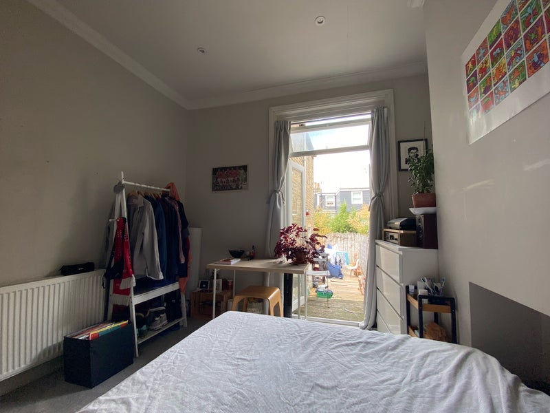 Room Lyndhurst Grove in Greater London