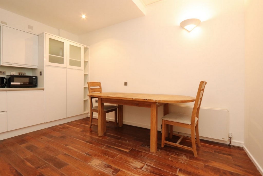 Room Globe Road in Greater London