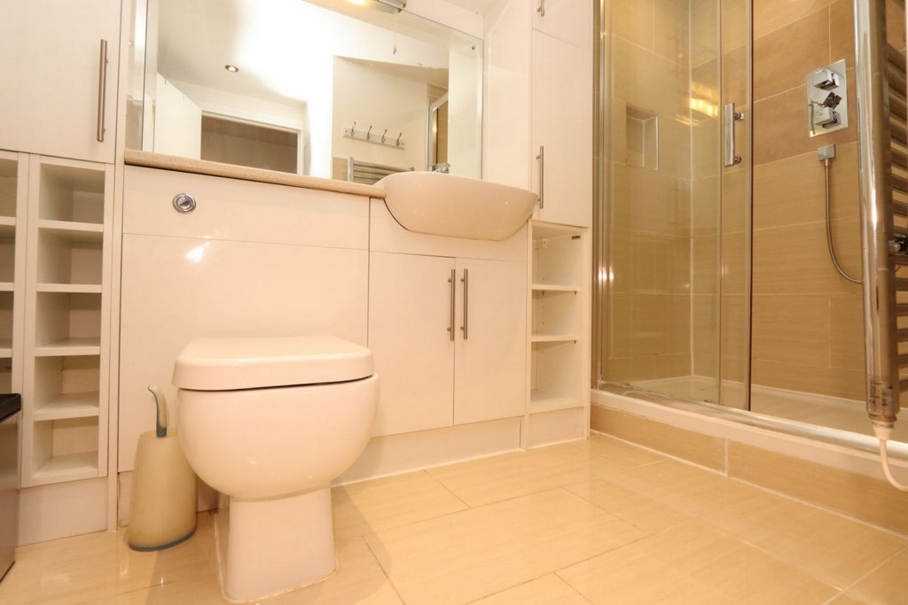 Room Globe Road in Greater London