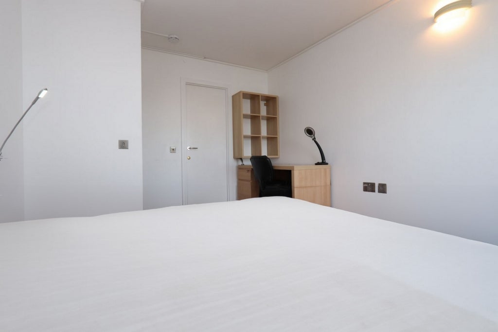 Room Globe Road in Greater London