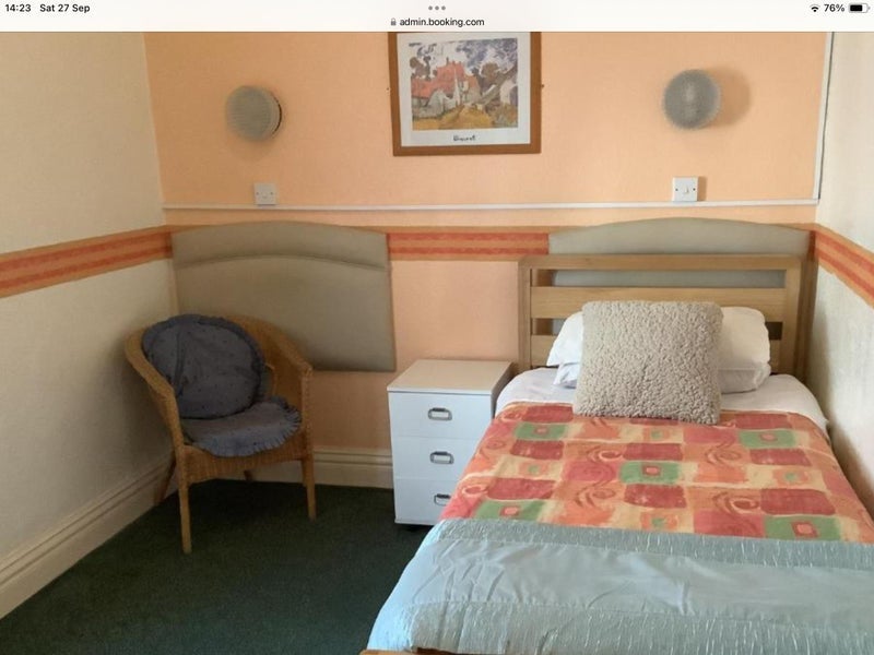 Room Knowle Avenue in Blackpool