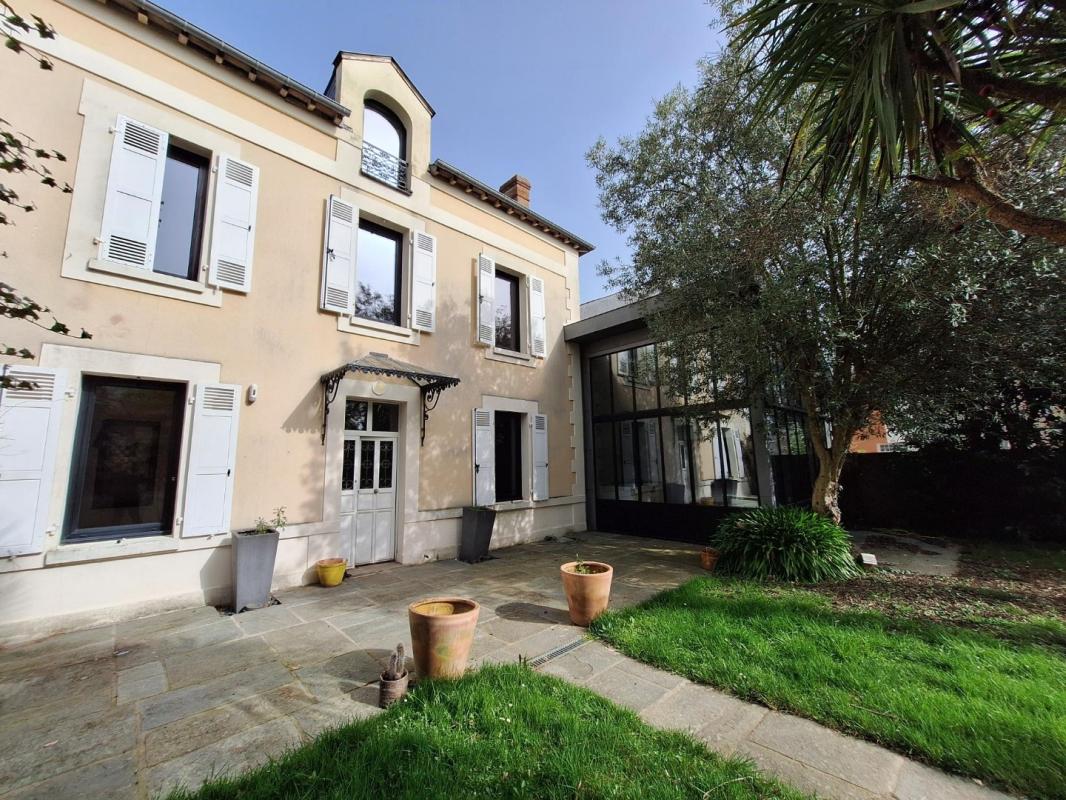 Maison Rue Porcon de la Barbinais à Rennes