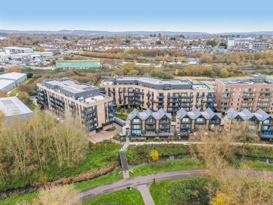 Flat Manorfield in Ashford
