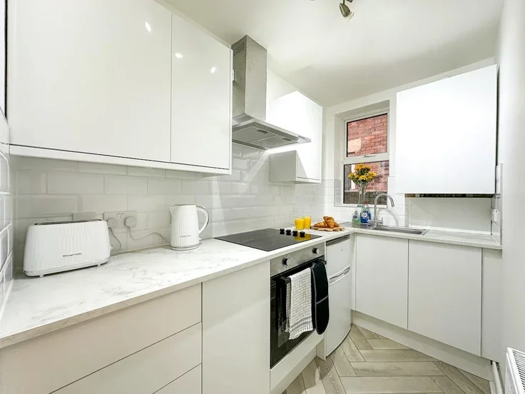 Flat Bouverie Road West in Folkestone and Hythe District
