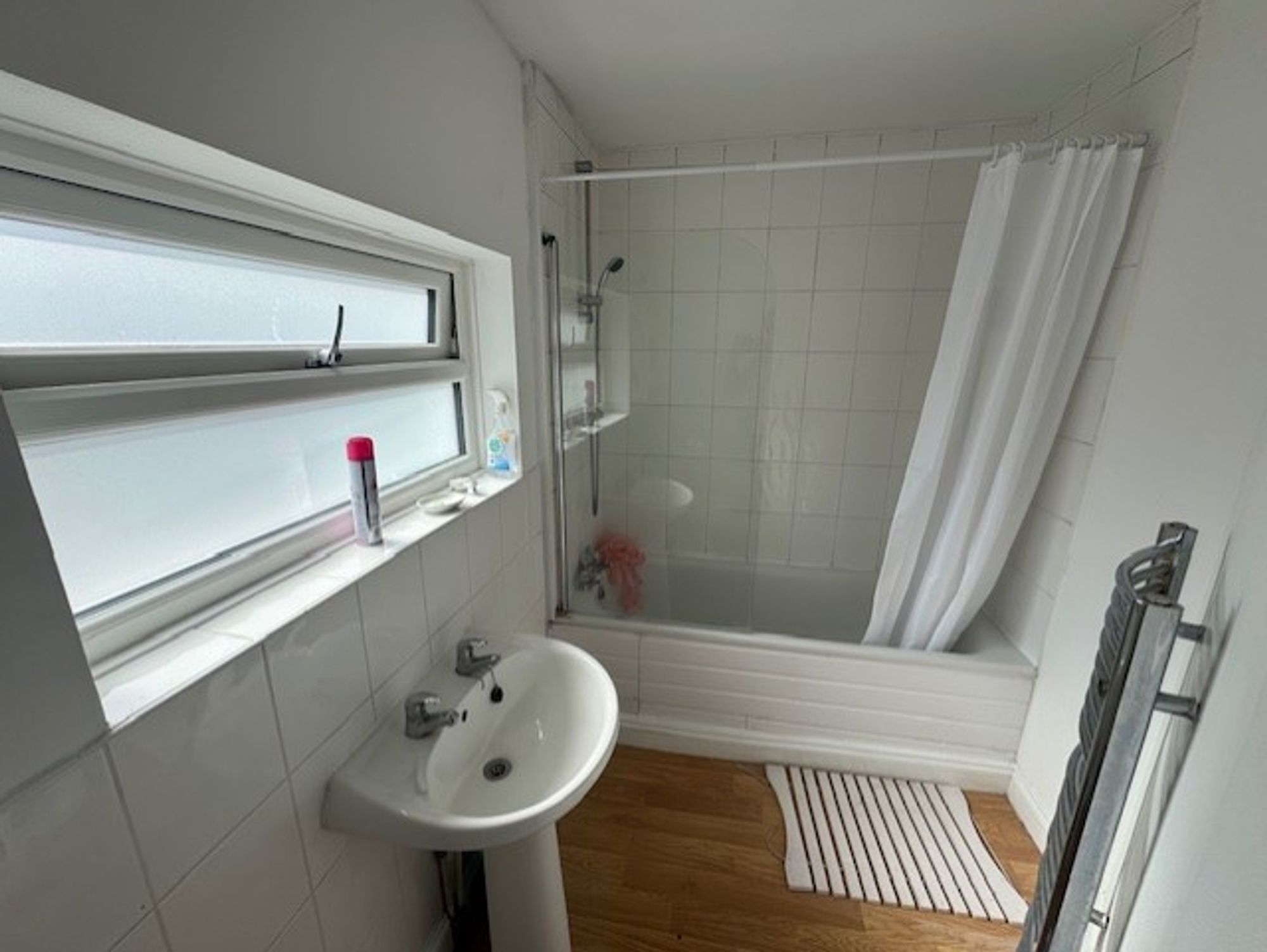 Room Regina Terrace in Cardiff