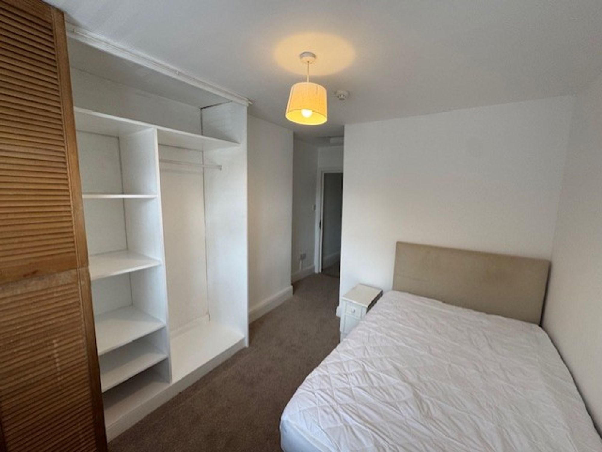Room Regina Terrace in Cardiff