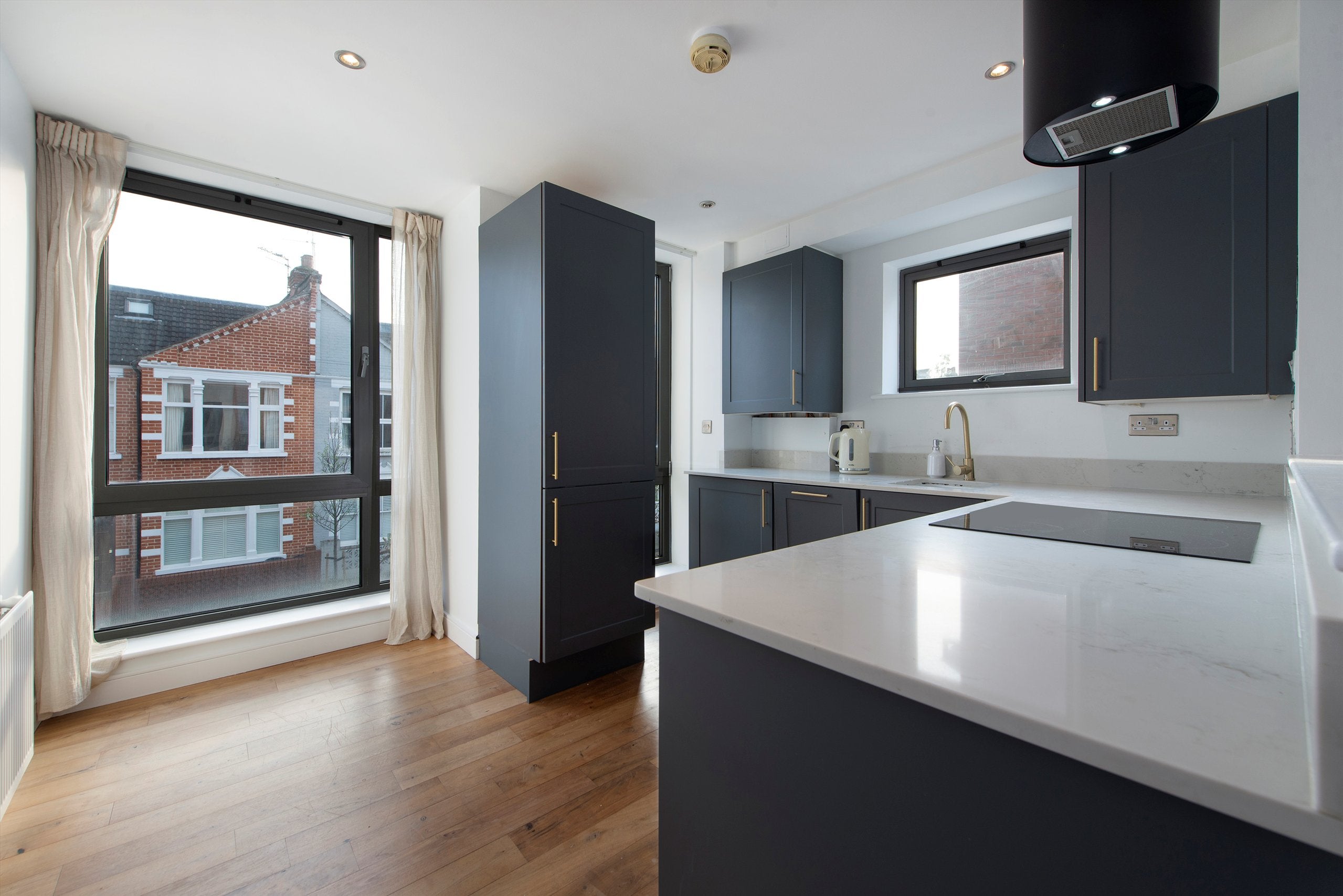 Flat Elbe Street in Greater London
