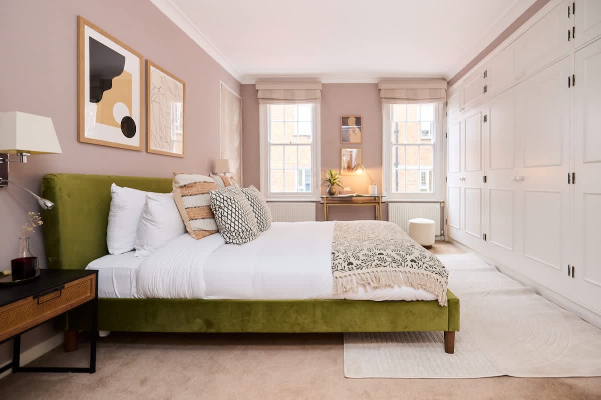 Flat Uxbridge Street in Greater London