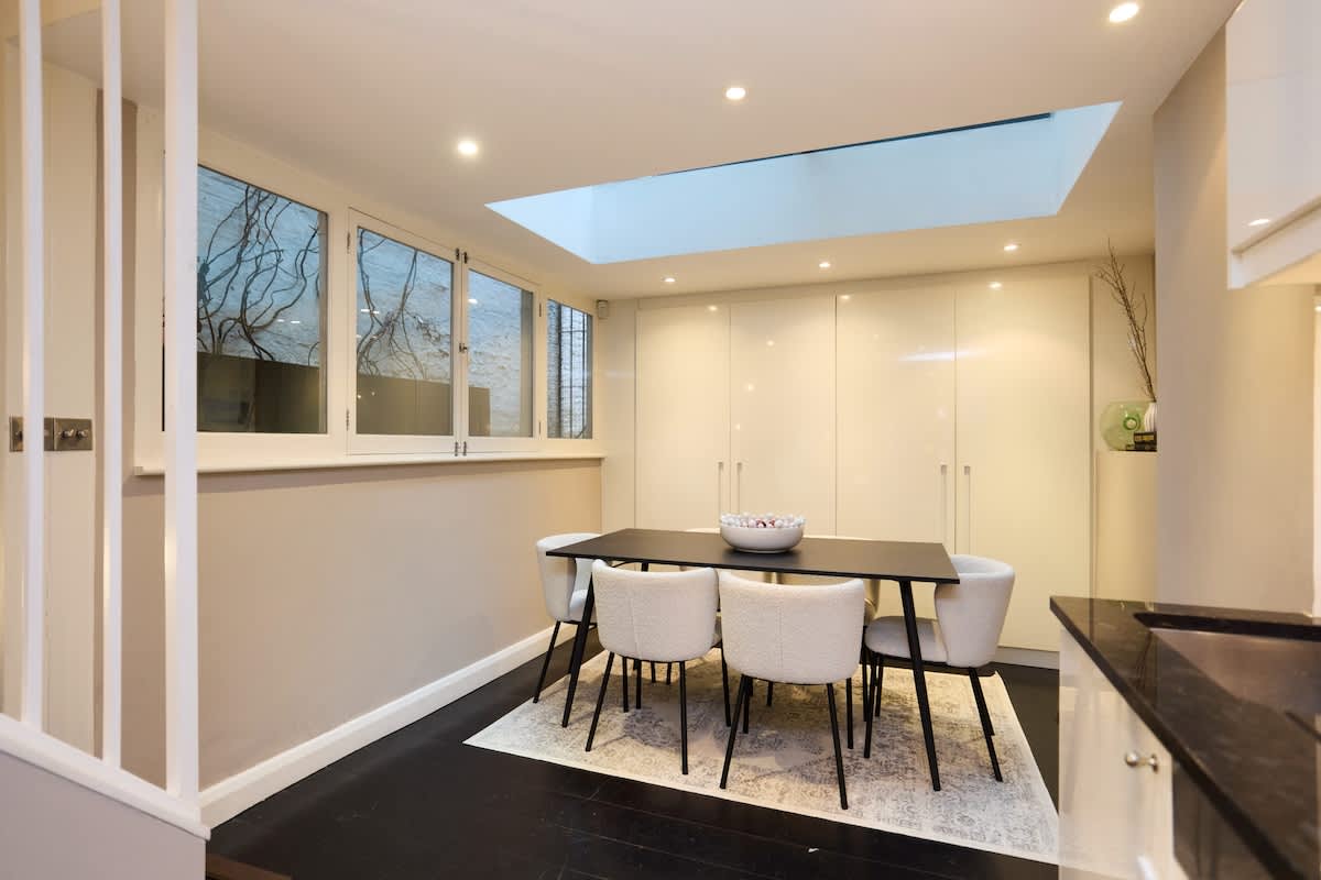 Flat Uxbridge Street in Greater London