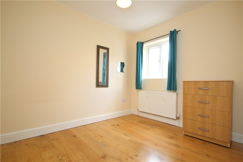 Flat Endsleigh Road in Greater London
