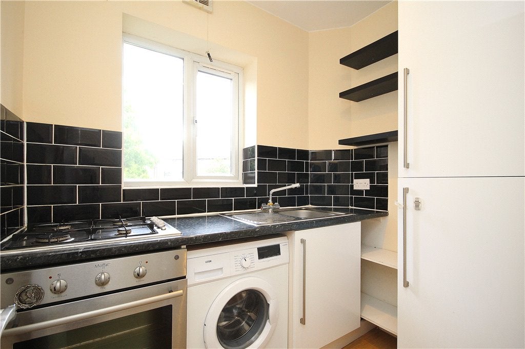 Flat Endsleigh Road in Greater London