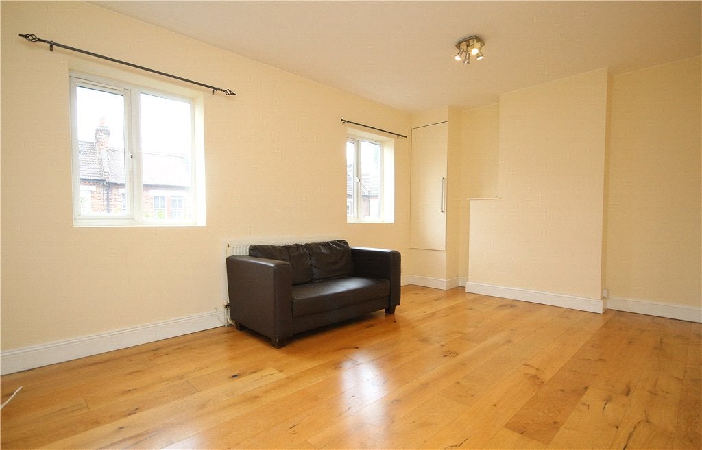 Flat Endsleigh Road in Greater London