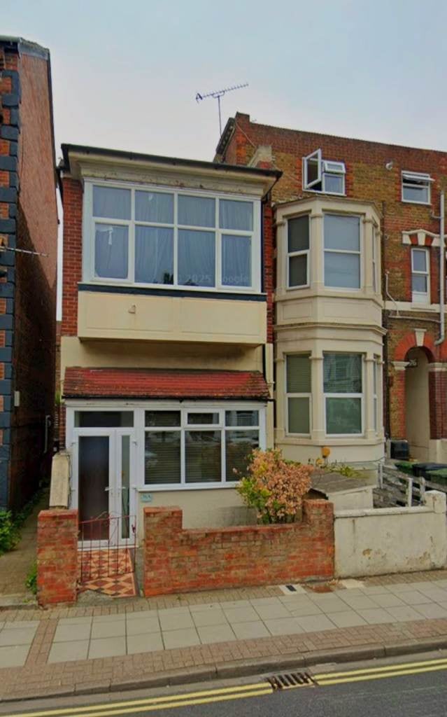 Flat Victoria Road North in Portsmouth