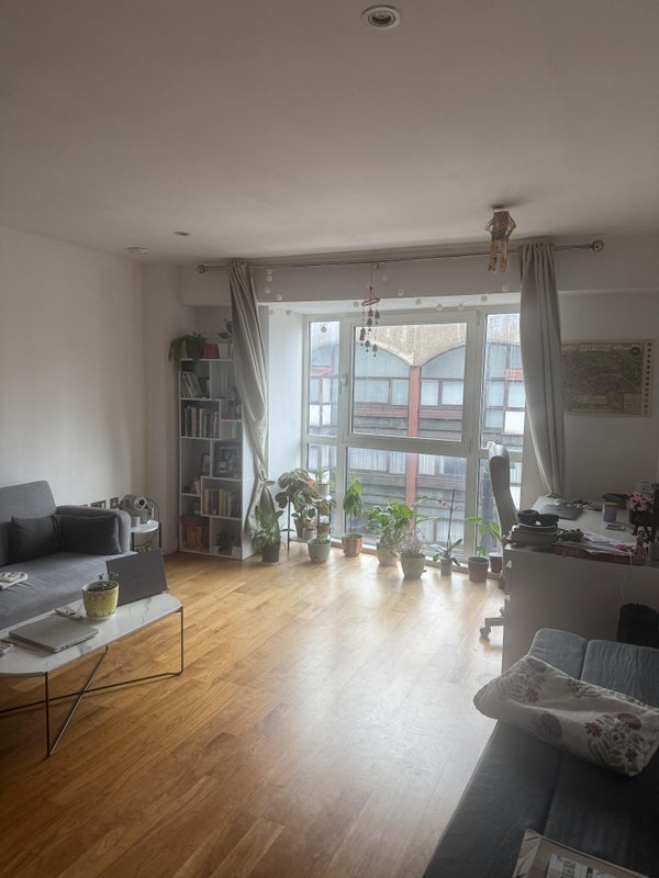 Flat Baltic Street West in Greater London