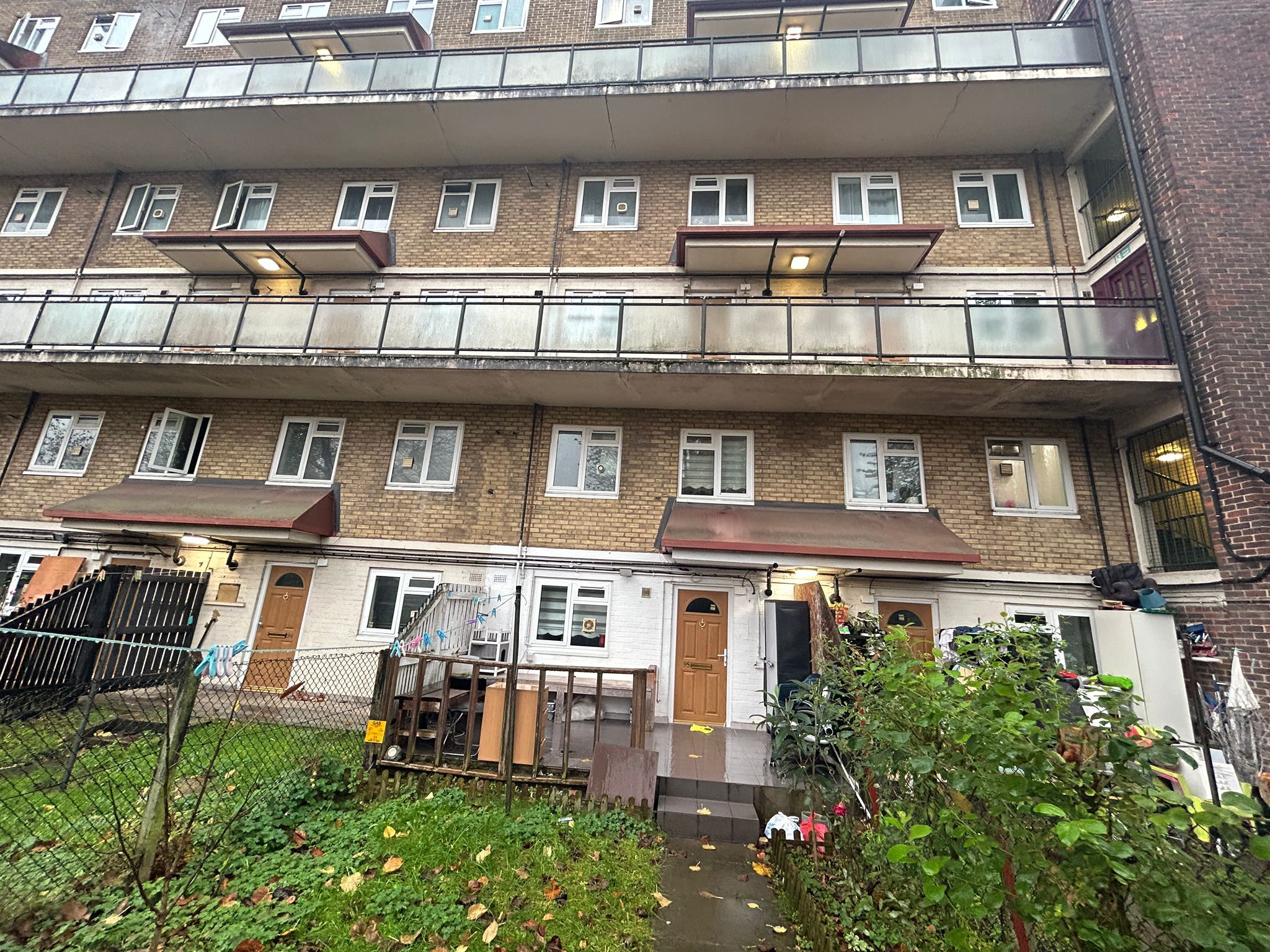 Flat Weir Hall Road in Greater London