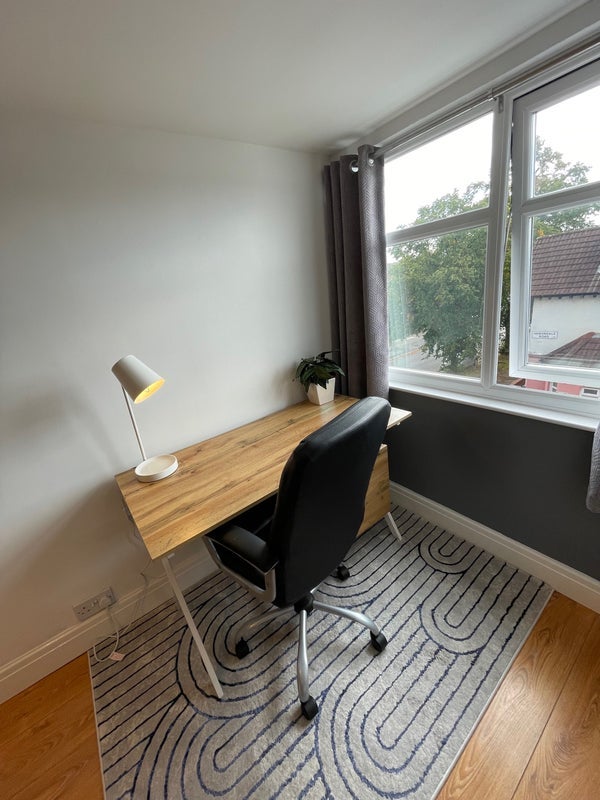 Room Herondale Road in Liverpool