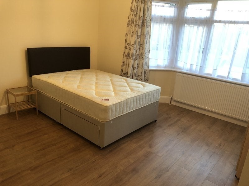 Room Rosemary Avenue in Greater London