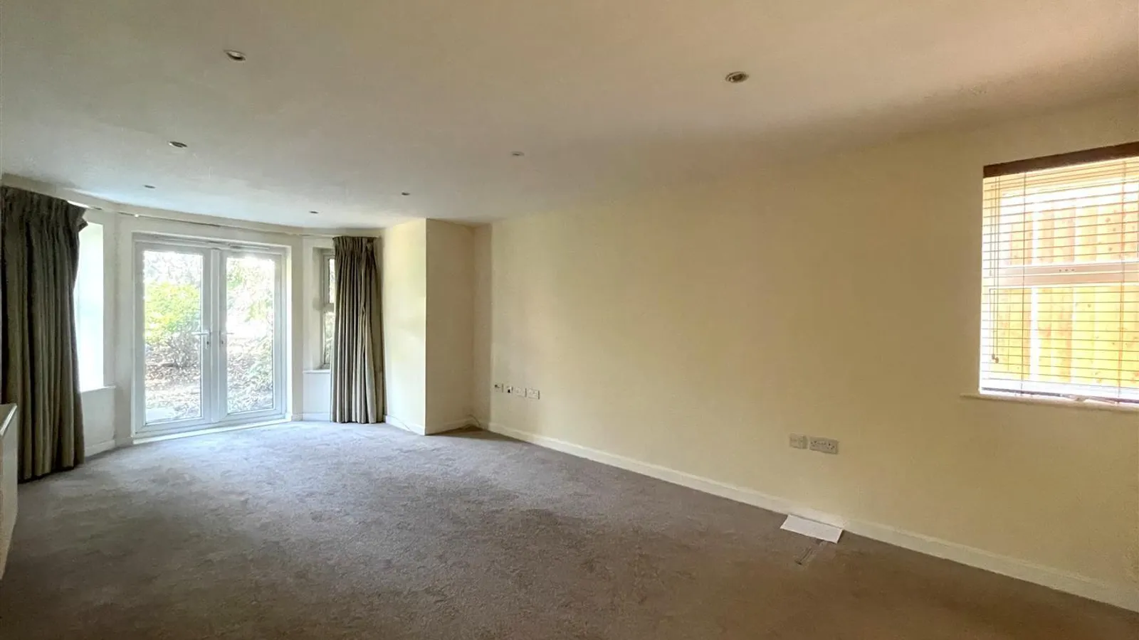 Flat Pembroke Road in Greater London