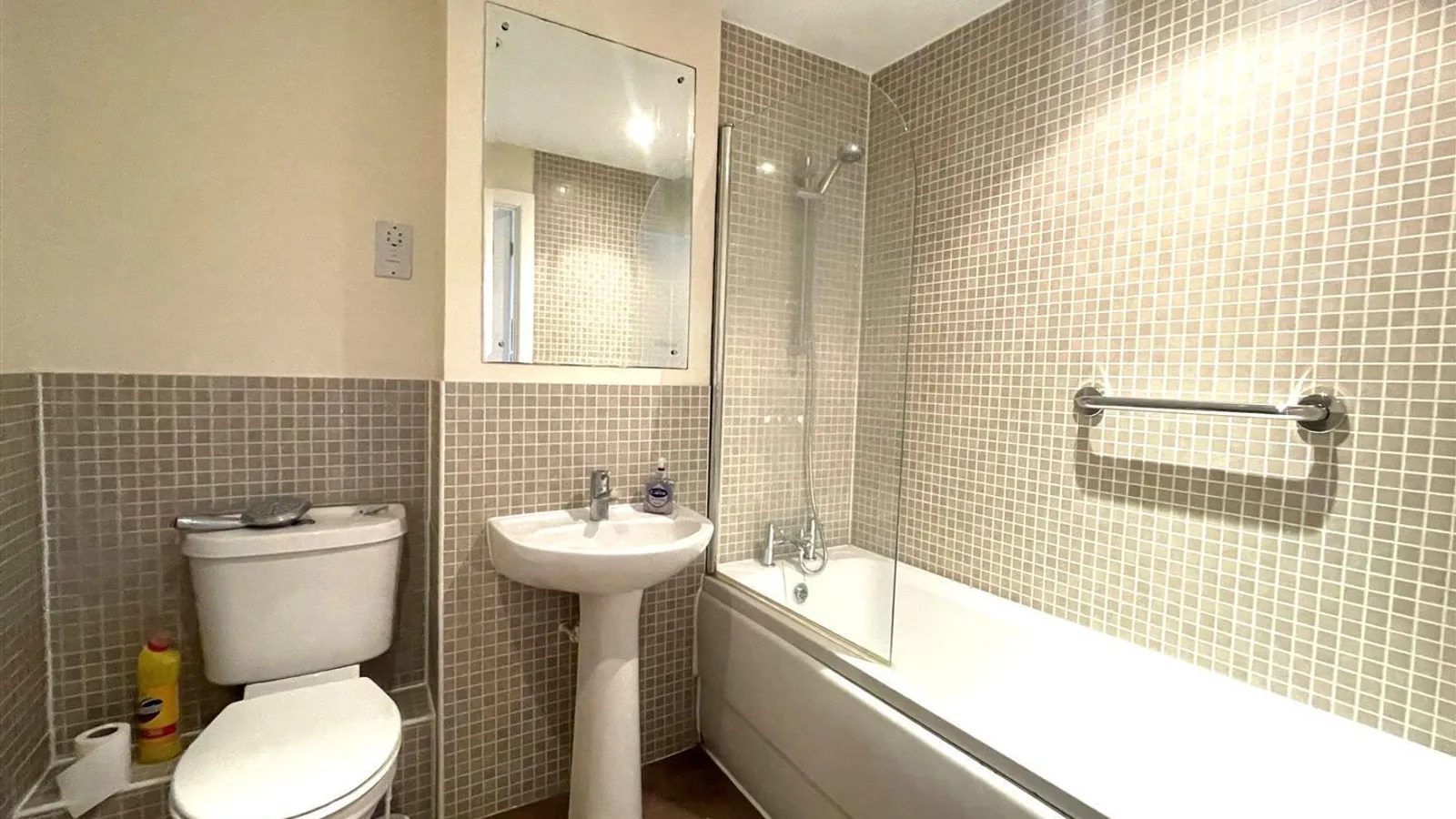 Flat Pembroke Road in Greater London