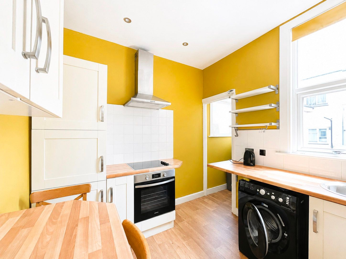 Flat Leigh Road in Southend-on-Sea
