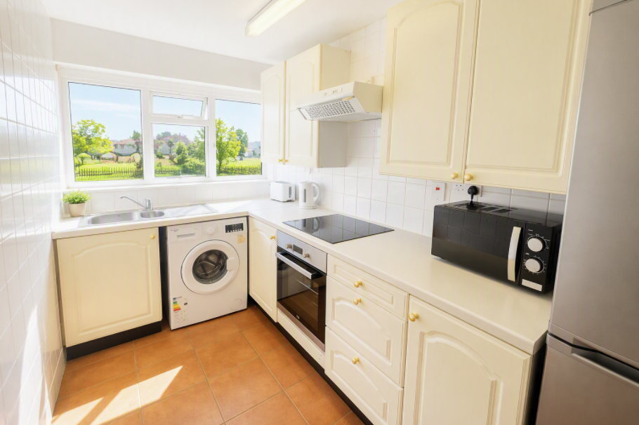 Flat Sebastopol Road in Greater London
