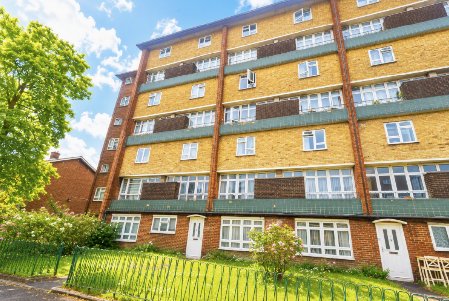 Flat Sebastopol Road in Greater London