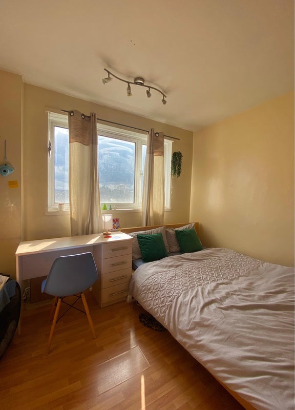 Room Peckham Road in Greater London